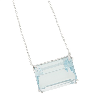 Lot 49 - An aquamarine pendant necklace