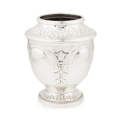 Lot 402 - A large French urn