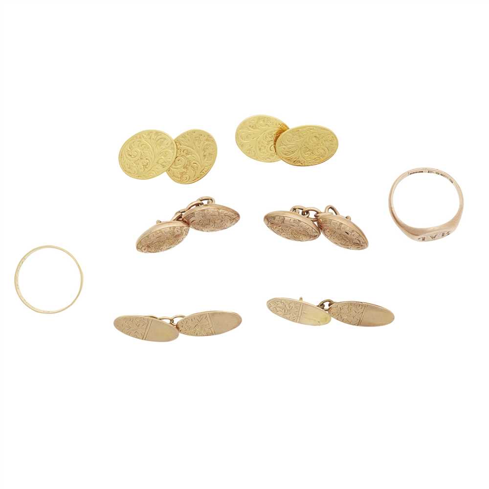 Lot 256 - Three pairs of 9ct gold cufflinks