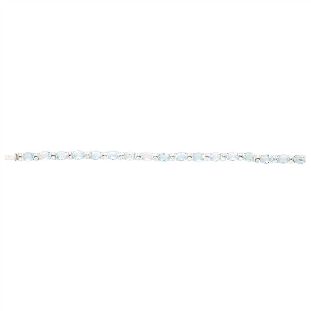 Lot 133 - An 18ct white gold aquamarine and diamond set line bracelet