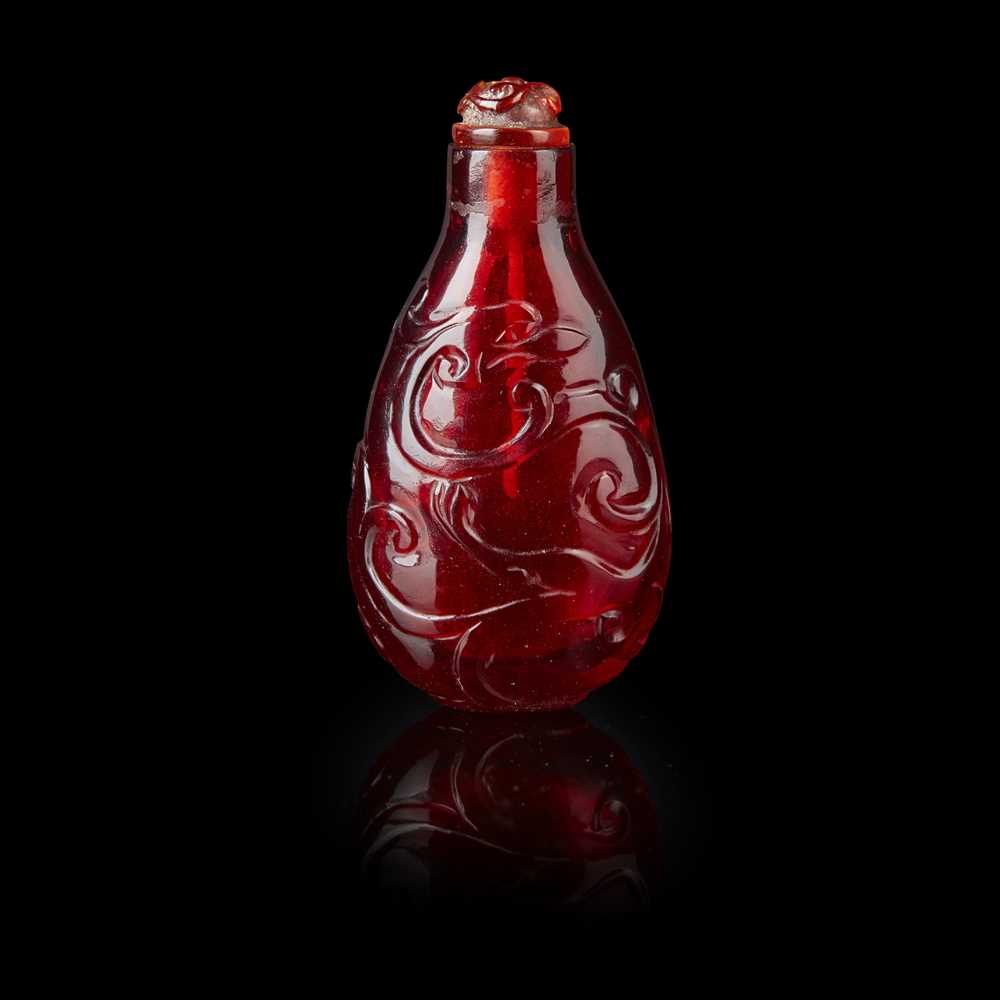 Lot 100 - RED GLASS SNUFF BOTTLE
