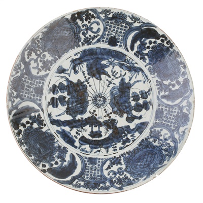 Lot 185 - LARGE SWATOW BLUE AND WHITE CHARGER