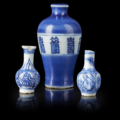 Lot 93 - BLUE AND WHITE SNUFF BOTTLE