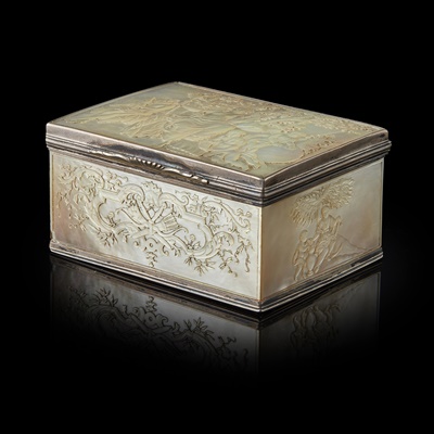 Lot 91 - SILVER-MOUNTED MOTHER-OF-PEARL SNUFF BOX