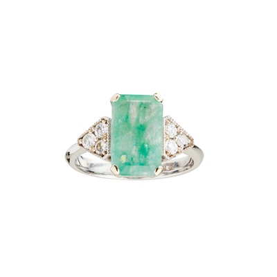 Lot 97 - An emerald and diamond set ring