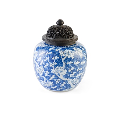 Lot 189 - BLUE AND WHITE 'CRACKED ICE AND PRUNUS' GINGER JAR