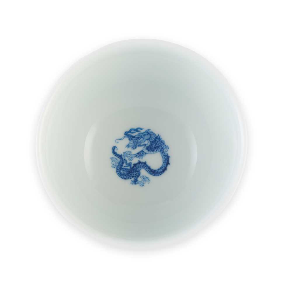 Lot 187-BLUE AND WHITE 'DRAGON' WINE CUP