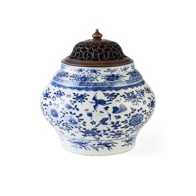 Lot 194 - BLUE AND WHITE JAR