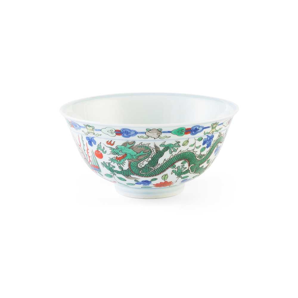 Lot 215 - FAMILLE ROSE 'DRAGON AND PHOENIX' BOWL