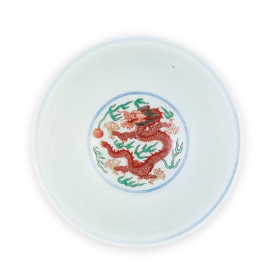 Lot 215 - FAMILLE ROSE 'DRAGON AND PHOENIX' BOWL