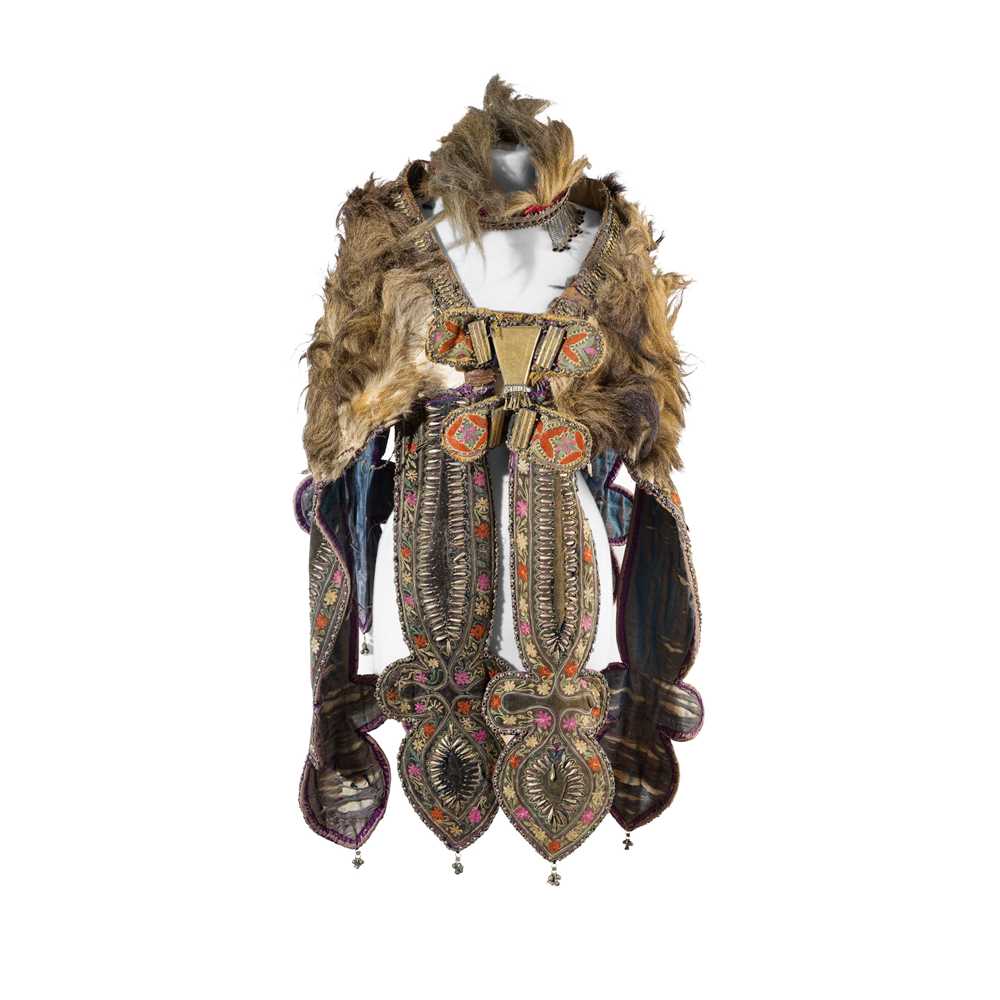 Lot 7 - WARRIORS CAPE AND CROWN