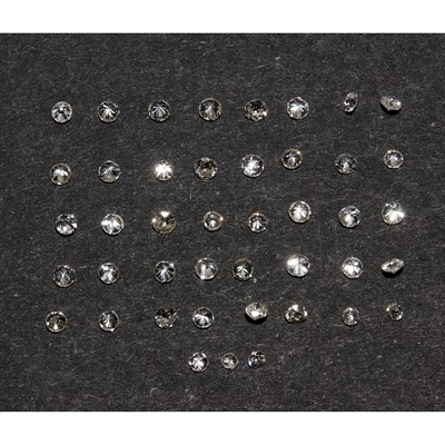 Lot 36 - A collection of small loose diamonds