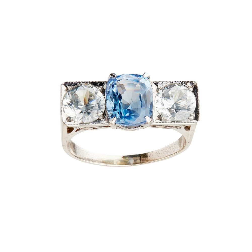 Lot 31 - A blue and colourless sapphire set ring