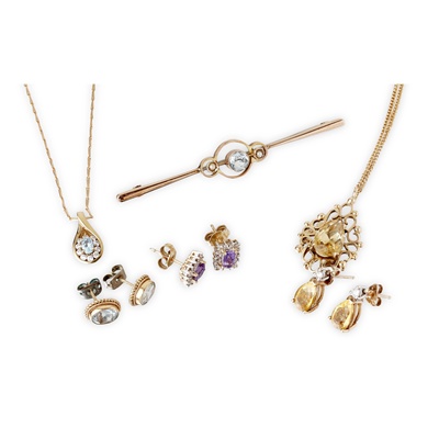 Lot 121 - A collection of gem set jewellery