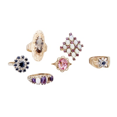 Lot 126 - A collection of gem set rings