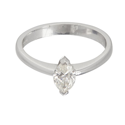 Lot 75 - A single stone diamond ring