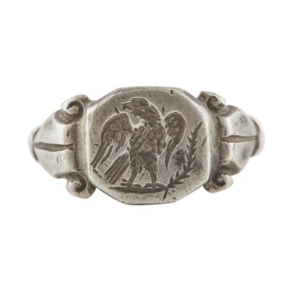 Lot 161 - A 17th/18th century white metal intaglio ring