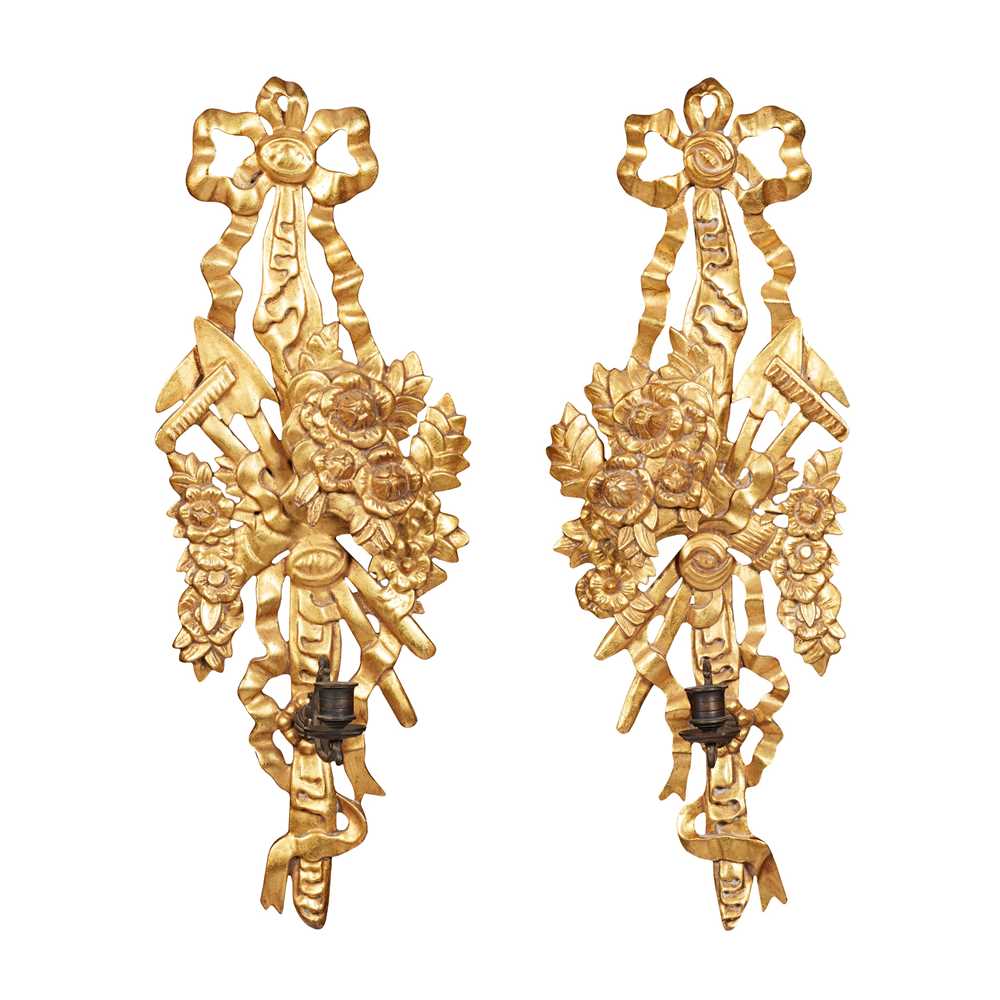 Lot 29 - PAIR OF GILTWOOD WALL SCONCES