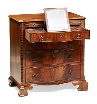 Lot 138 - GEORGE III MAHOGANY SERPENTINE BACHELOR'S CHEST OF DRAWERS