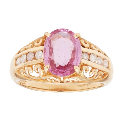 Lot 101 - A 18ct gold pink sapphire set ring