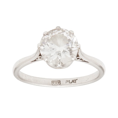 Lot 63 - A single stone diamond set ring