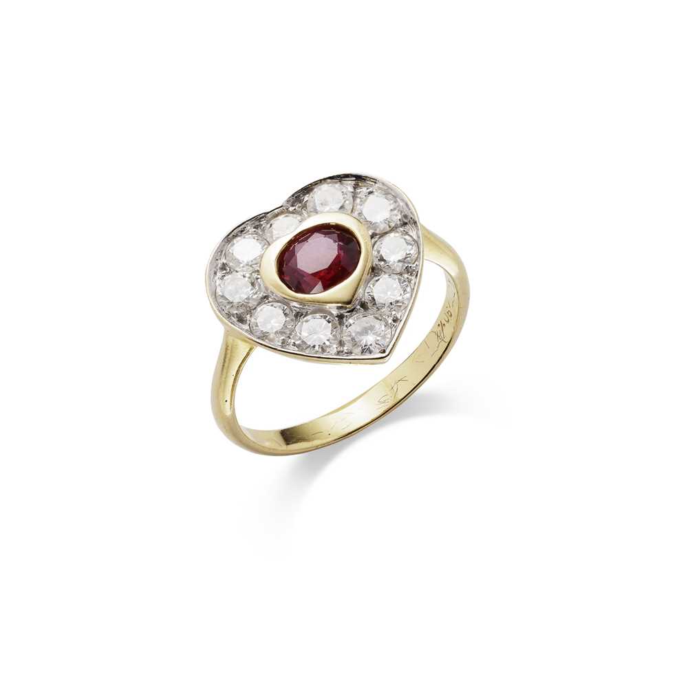 Lot 15 - A ruby and diamond cluster ring