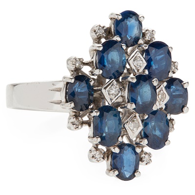 Lot 82 - A sapphire and diamond set cluster ring