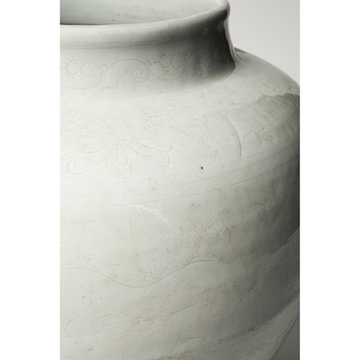 Lot 124 - WHITE GLAZED JAR INCISED WITH FLOWERS