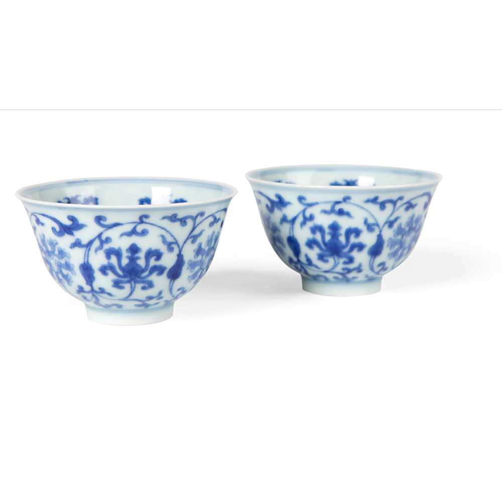Lot 229 - PAIR OF BLUE AND WHITE 'PO-PHASE FLOWER' CUPS