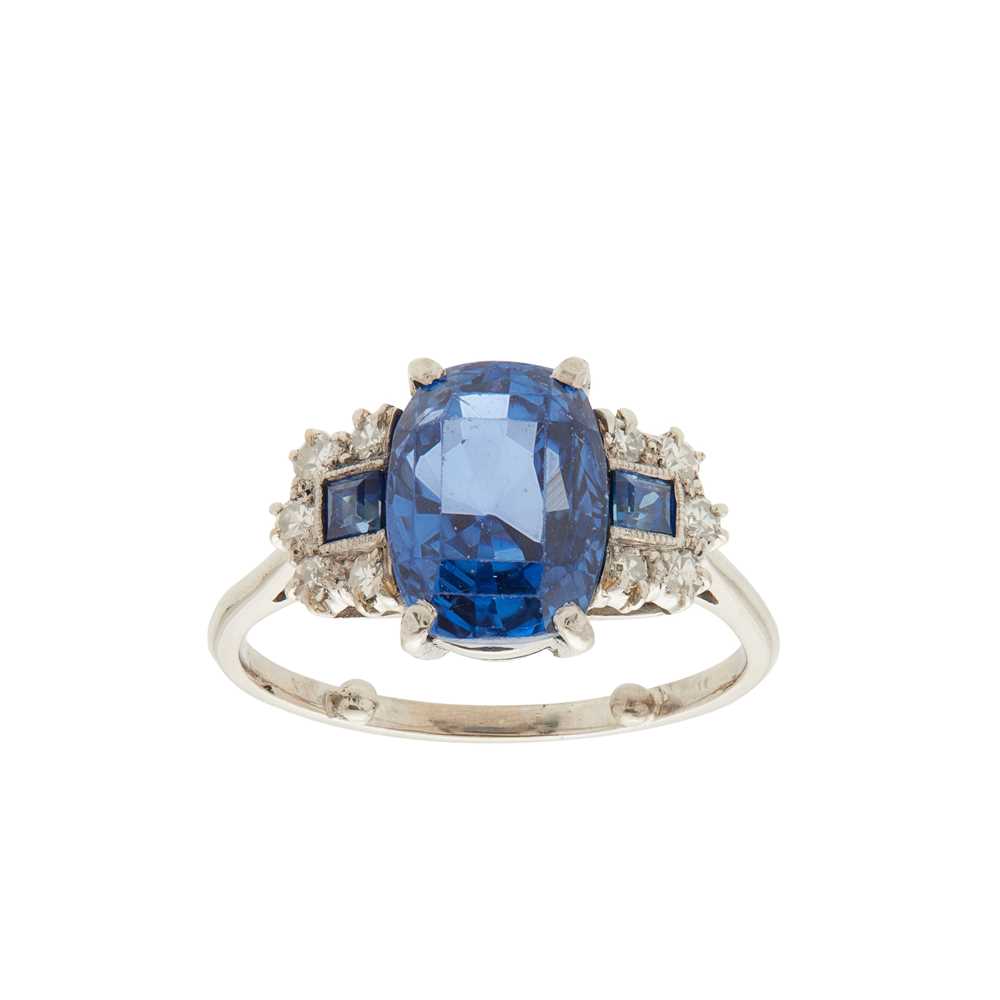 Lot 108 - A sapphire and diamond set ring