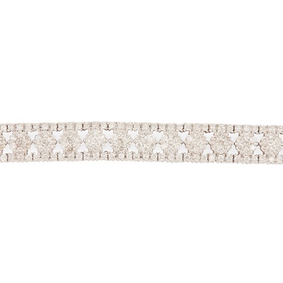 Lot 106 - An 18ct white gold diamond set bracelet