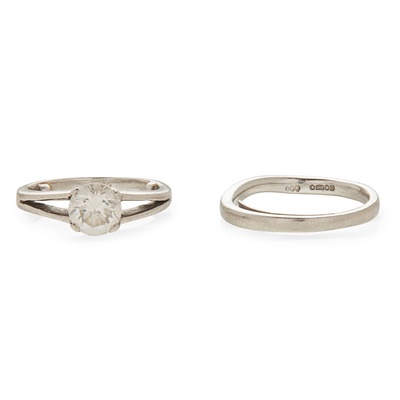Lot 114 - A single stone diamond ring