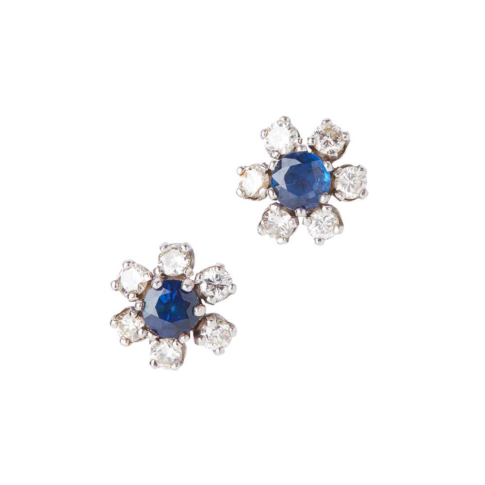 Lot 31 - A pair of sapphire and diamond set cluster earrings