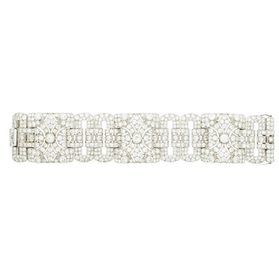Lot 134 - An Art-Deco diamond set bracelet