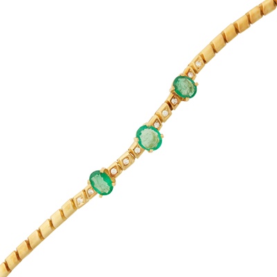 Lot 97 - An emerald and diamond set bracelet