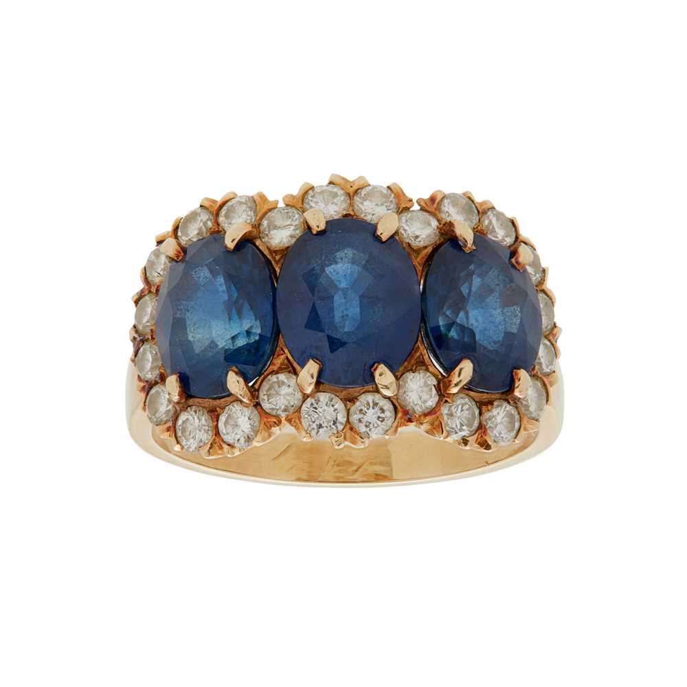 Lot 128 - A sapphire and diamond set cluster ring