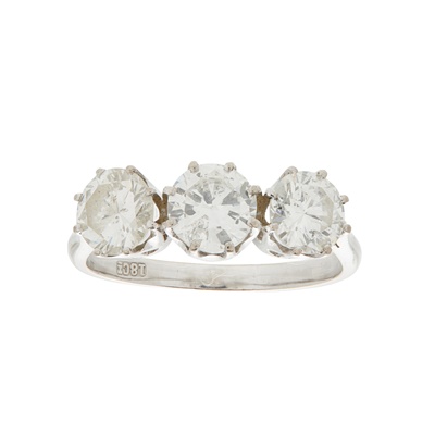 Lot 60 - A three stone diamond set ring