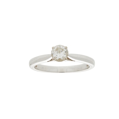 Lot 21 - A single stone diamond set ring