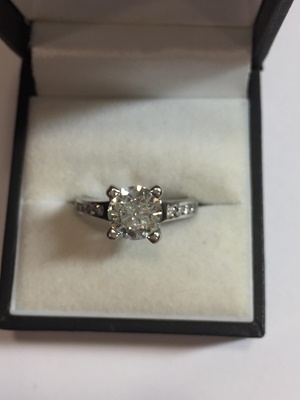 Lot 62 - A single stone diamond set ring and fitted band