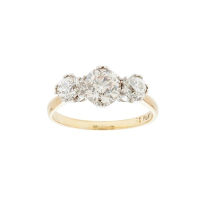 Lot 85 - A three stone diamond ring