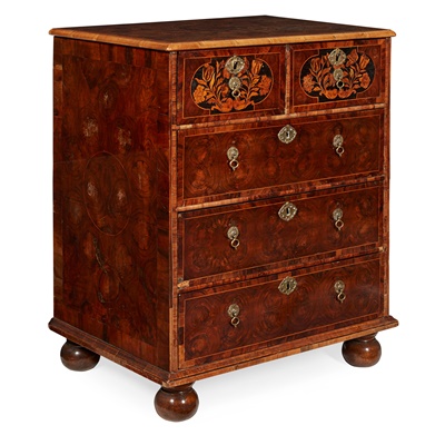 Lot 41 - WILLIAM AND MARY WALNUT OYSTER VENEERED AND MARQUETRY CHEST OF DRAWERS