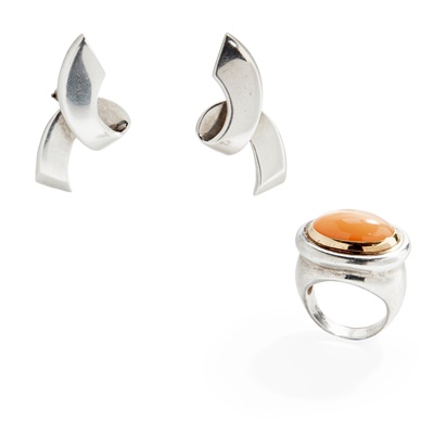 Lot 44 - A moonstone set cocktail ring and a pair of earrings, Paloma Picasso for Tiffany