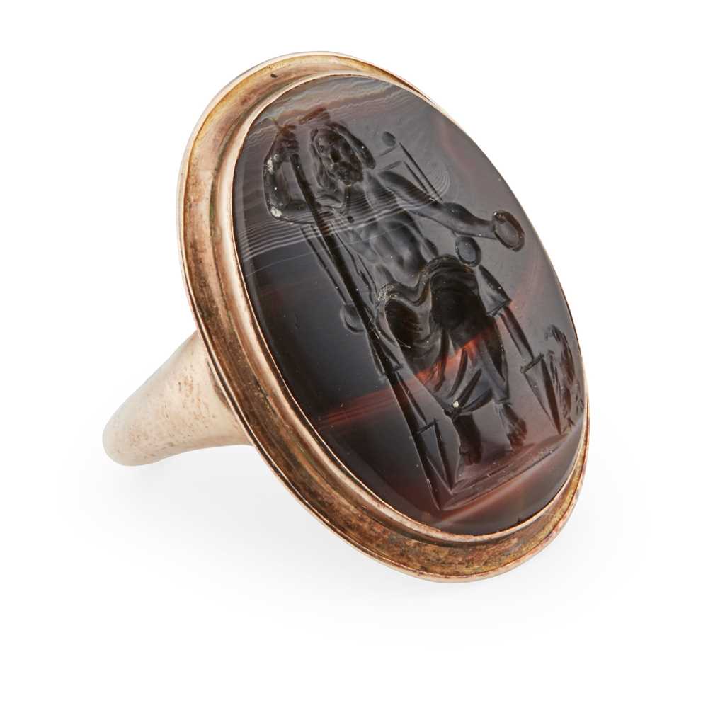 Lot 112 - A late 18th/early 19th century gold mounted banded agate intaglio ring