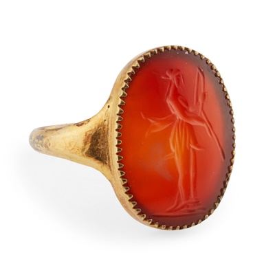 Lot 116 - A gold mounted carnelian intaglio ring