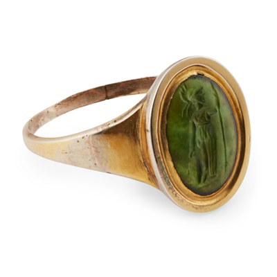 Lot 119 - A gold mounted intaglio ring