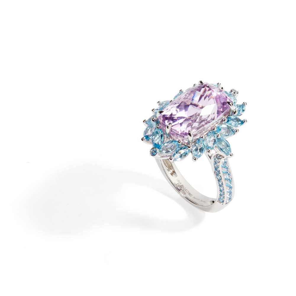 Lot 50 - A kunzite and blue topaz set cocktail ring
