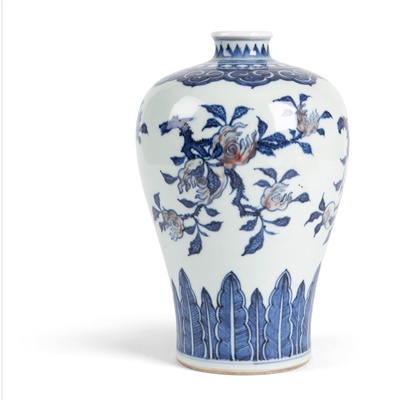 Lot 219 - BLUE AND WHITE AND UNDERGLAZED RED 'MEIPING' VASE
