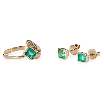 Lot 89 - An emerald and diamond set ring and matching earrings