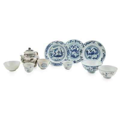 Lot 147 - GROUP OF TEN BLUE AND WHITE WARES