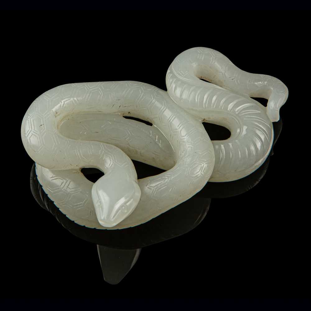 Lot 117 - WHITE JADE CARVING OF A SNAKE